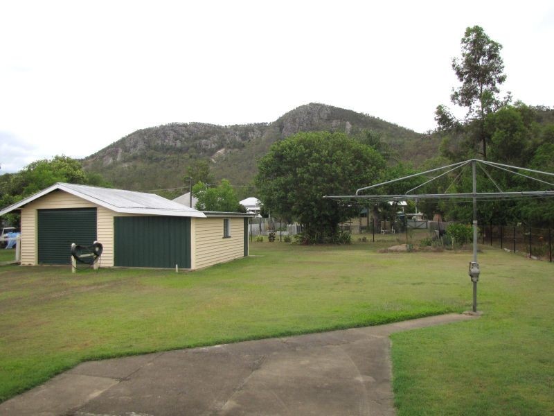 15 Adelaide, Esk QLD 4312