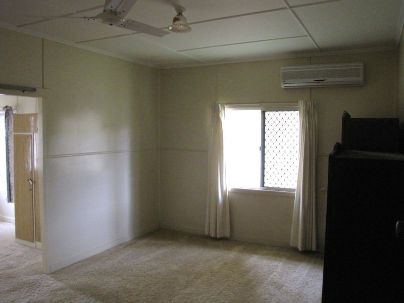 15 Adelaide, Esk QLD 4312