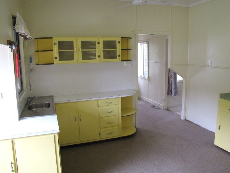 15 Adelaide, Esk QLD 4312