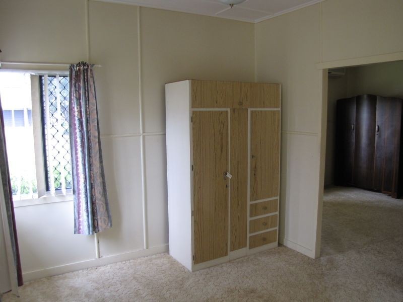 15 Adelaide, Esk QLD 4312