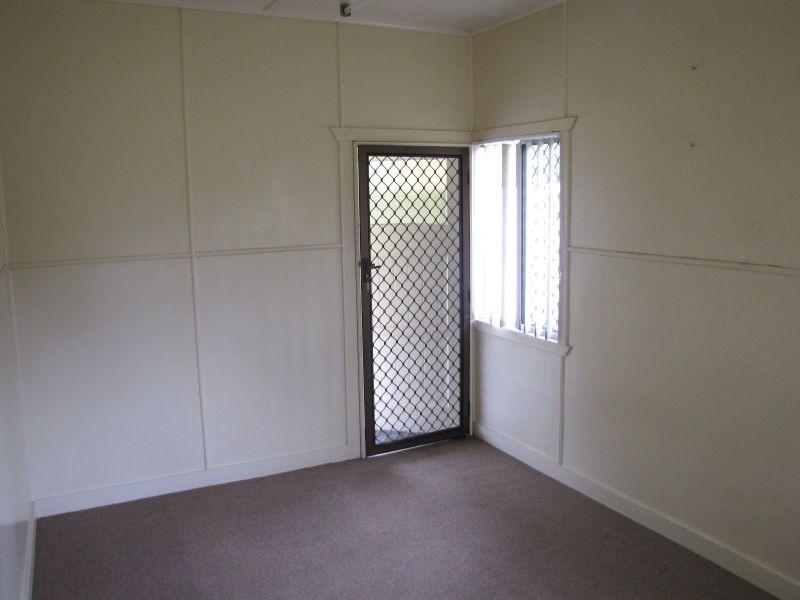 15 Adelaide, Esk QLD 4312