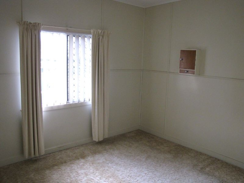 15 Adelaide, Esk QLD 4312