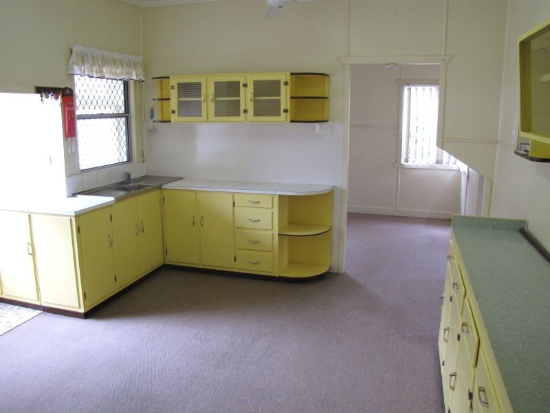 15 Adelaide, Esk QLD 4312