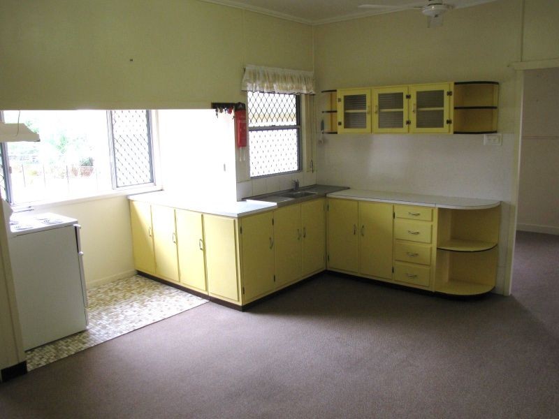 15 Adelaide, Esk QLD 4312