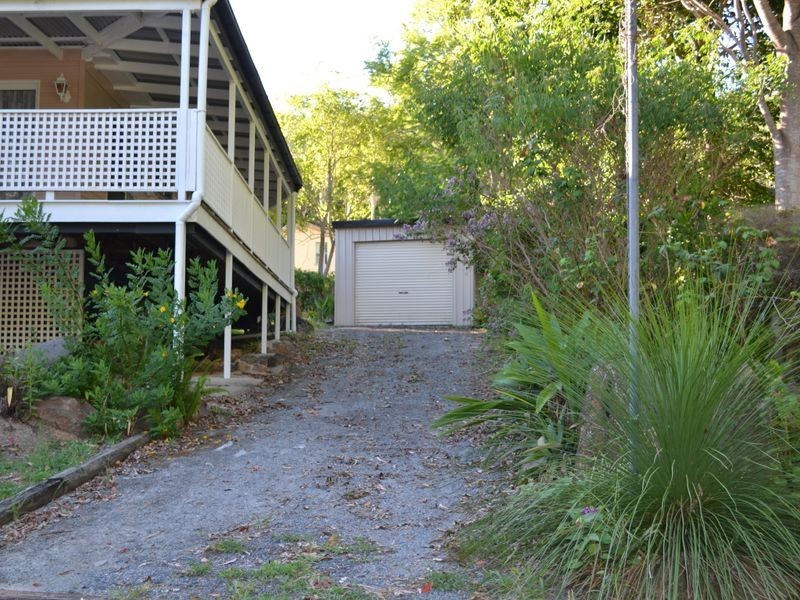 11 Jubilee Street, Somerset Dam QLD 4312