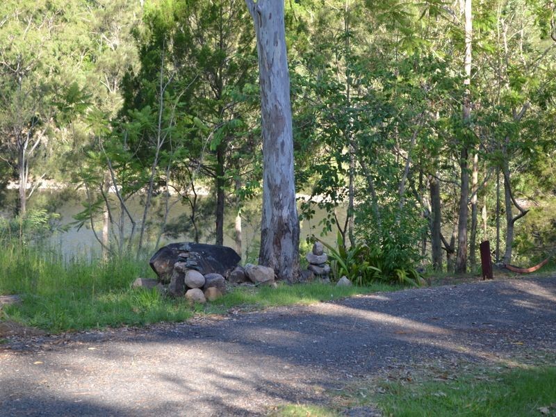11 Jubilee Street, Somerset Dam QLD 4312