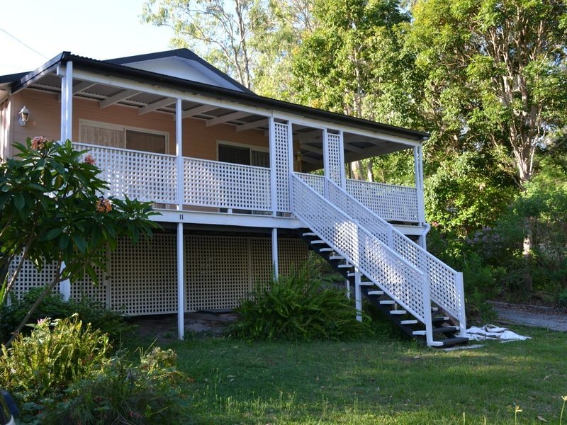 11 Jubilee Street, Somerset Dam QLD 4312