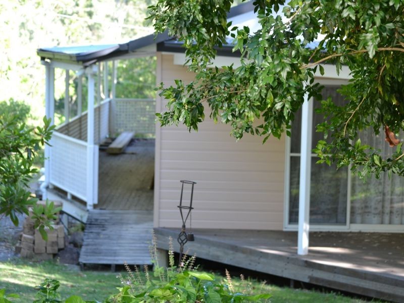 11 Jubilee Street, Somerset Dam QLD 4312