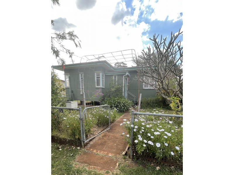 35 Margaret Street, Yarraman QLD 4614