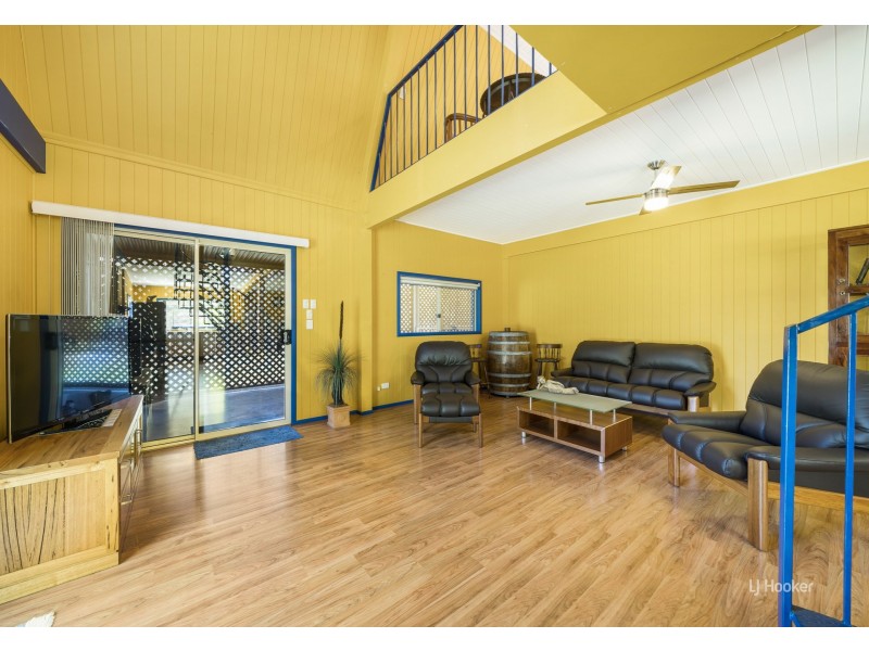 13 Duke Court, Mount Hallen QLD 4312