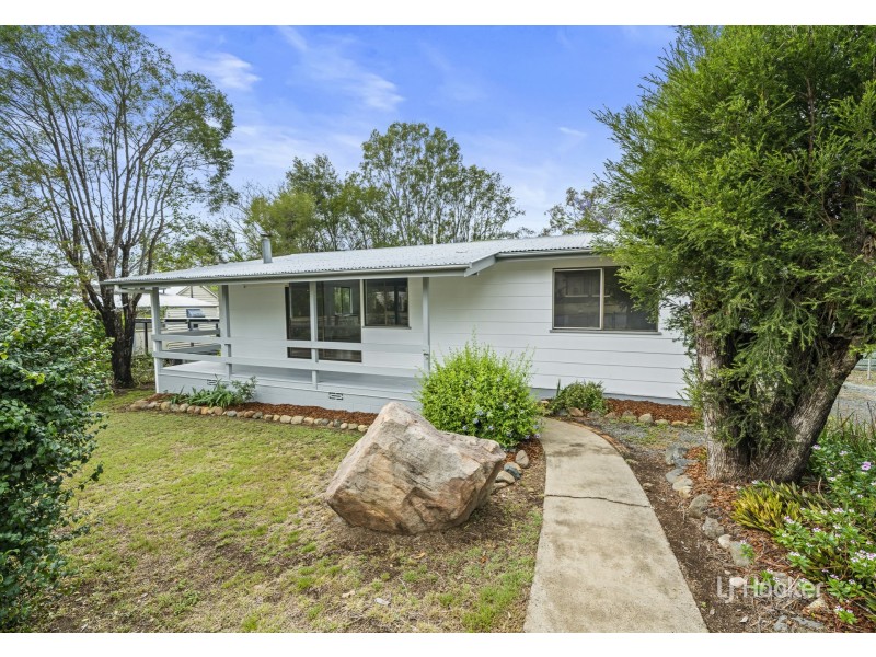28 Down Street, Esk QLD 4312