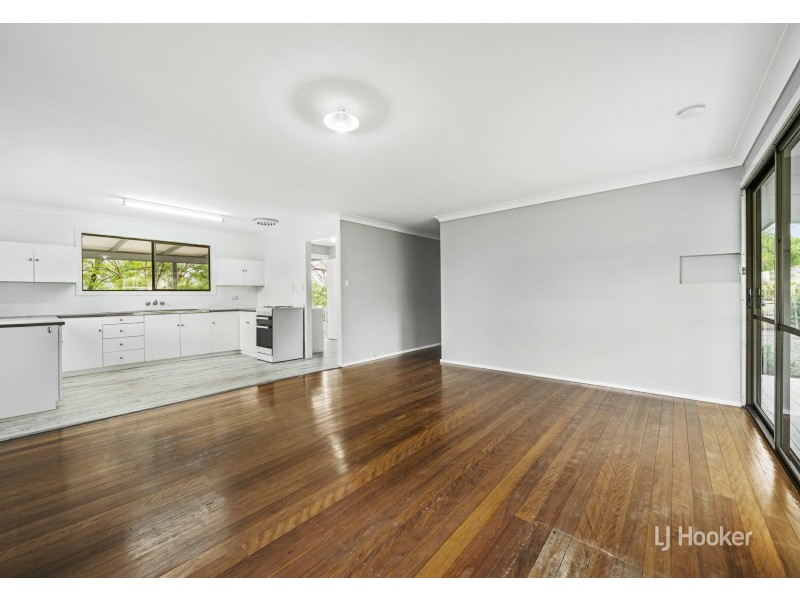 28 Down Street, Esk QLD 4312