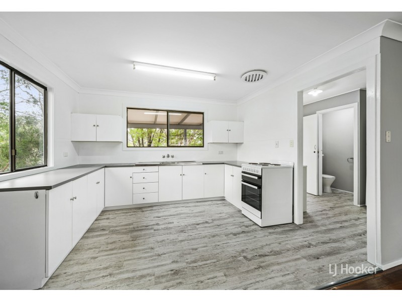 28 Down Street, Esk QLD 4312