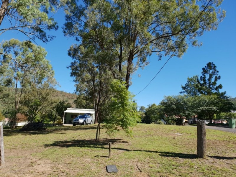 27 William Street, Linville QLD 4306