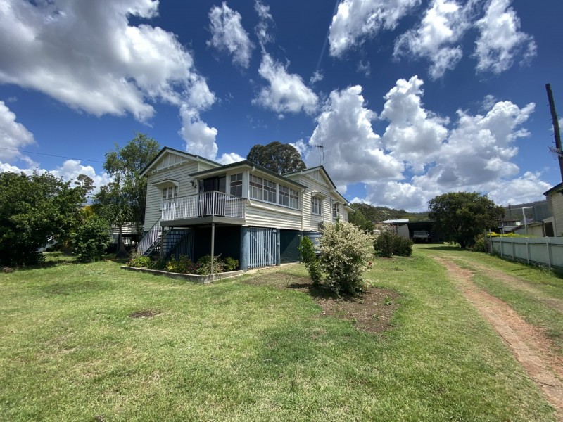 9 Edward Street, Esk QLD 4312