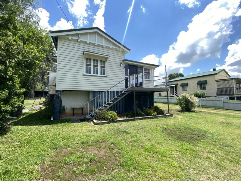 9 Edward Street, Esk QLD 4312
