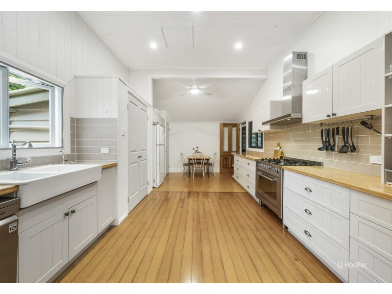 32 Barbour Street, Esk QLD 4312