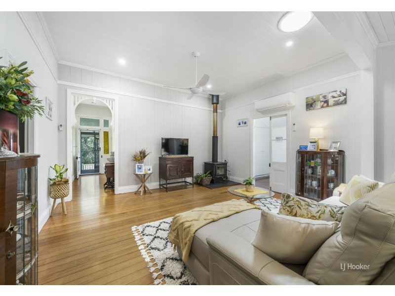 32 Barbour Street, Esk QLD 4312