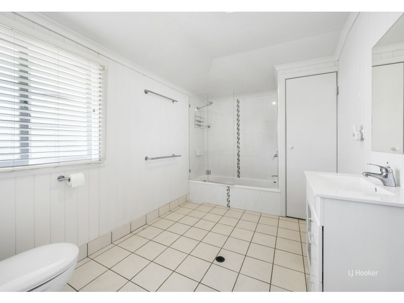 32 Barbour Street, Esk QLD 4312