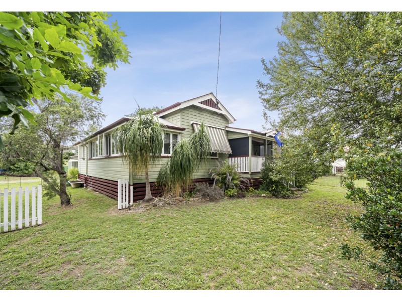 8 Short Street, Esk QLD 4312