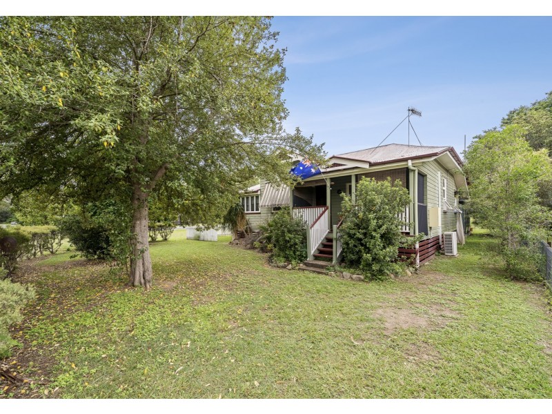 8 Short Street, Esk QLD 4312