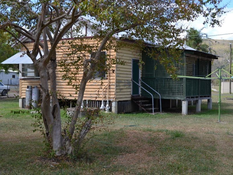 19 William street, Linville QLD 4306
