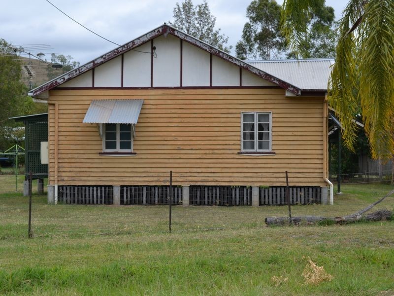 19 William street, Linville QLD 4306