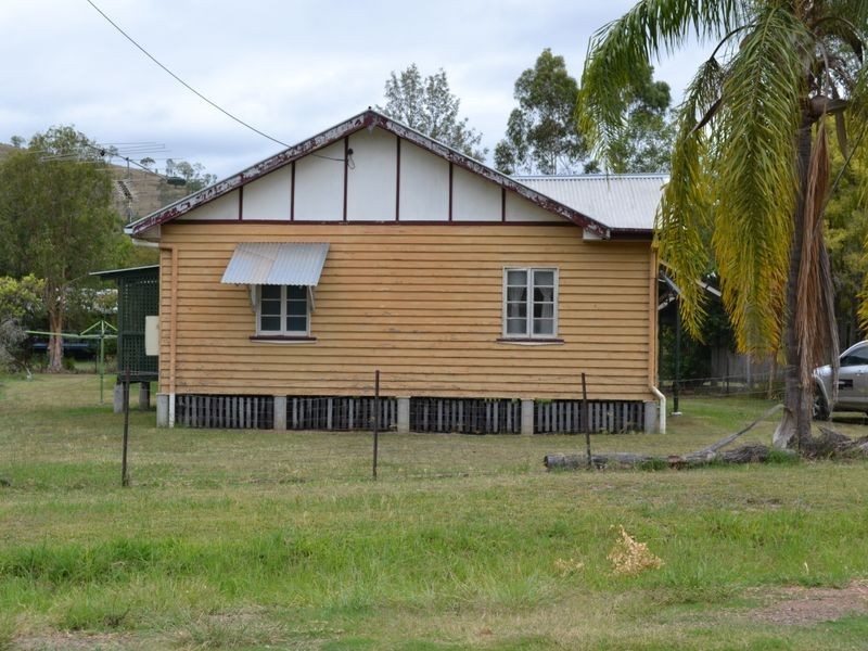 19 William street, Linville QLD 4306