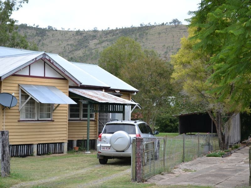 19 William street, Linville QLD 4306