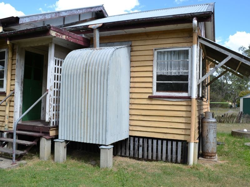 19 William street, Linville QLD 4306