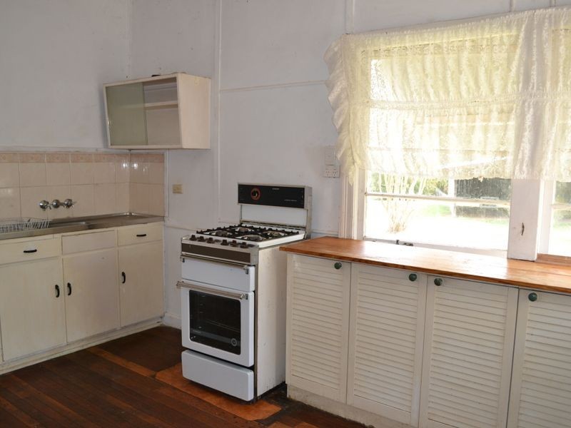 19 William street, Linville QLD 4306