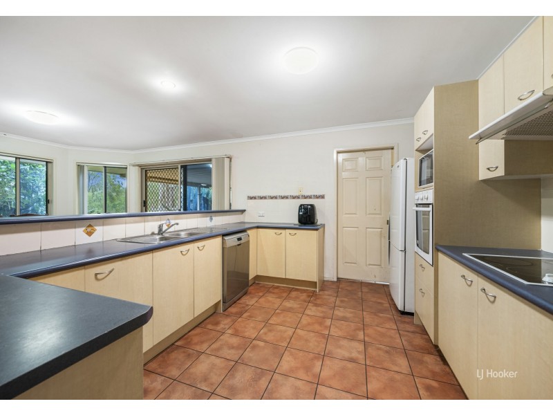 17 Windsor Drive, Mount Hallen QLD 4312