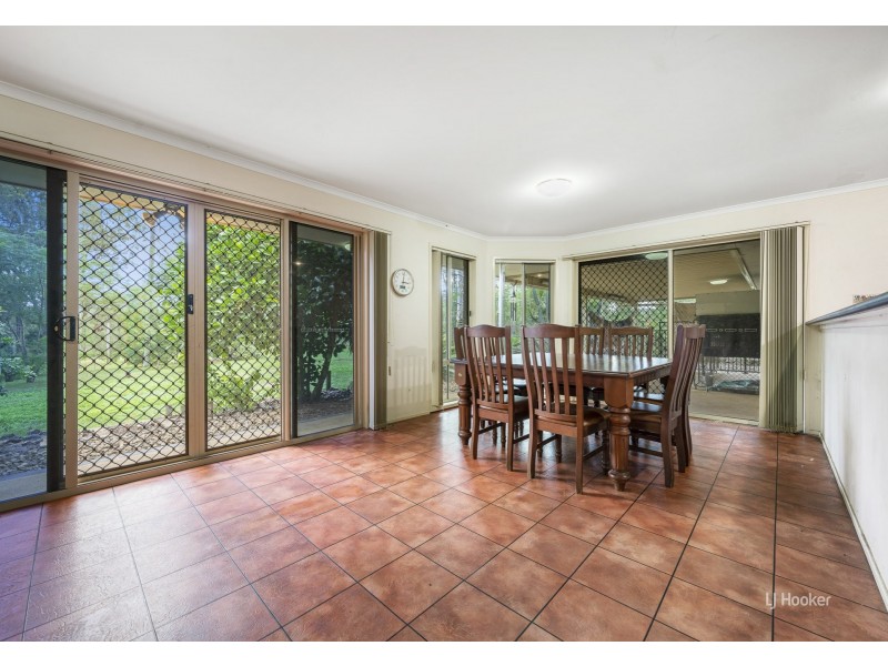 17 Windsor Drive, Mount Hallen QLD 4312