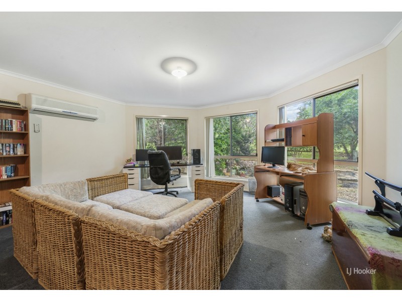 17 Windsor Drive, Mount Hallen QLD 4312