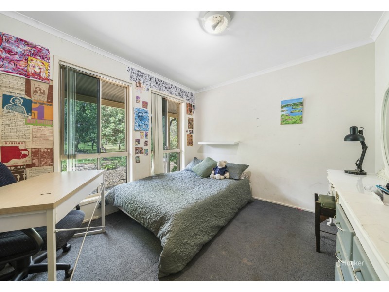 17 Windsor Drive, Mount Hallen QLD 4312