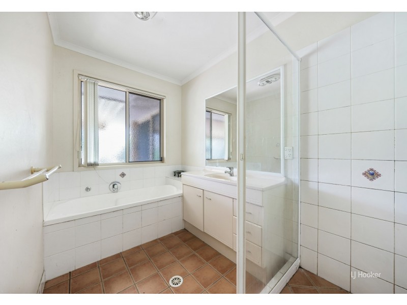 17 Windsor Drive, Mount Hallen QLD 4312