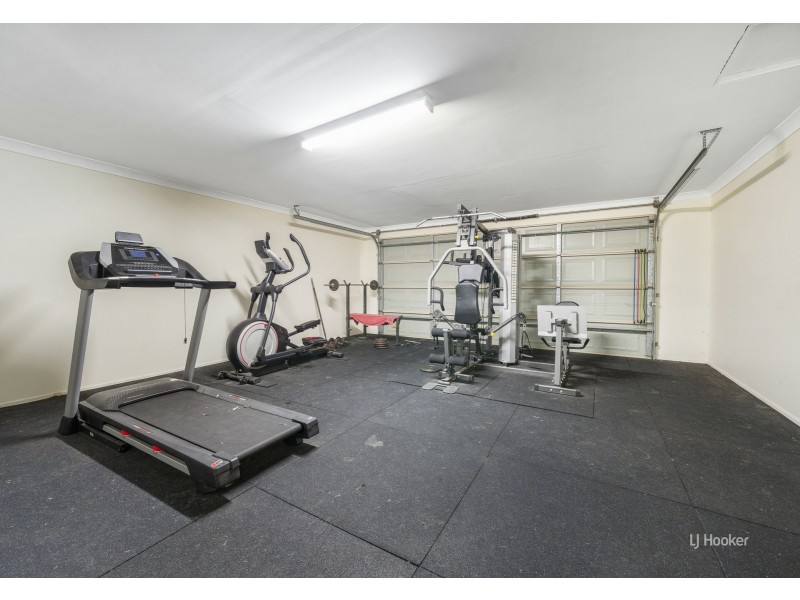 17 Windsor Drive, Mount Hallen QLD 4312