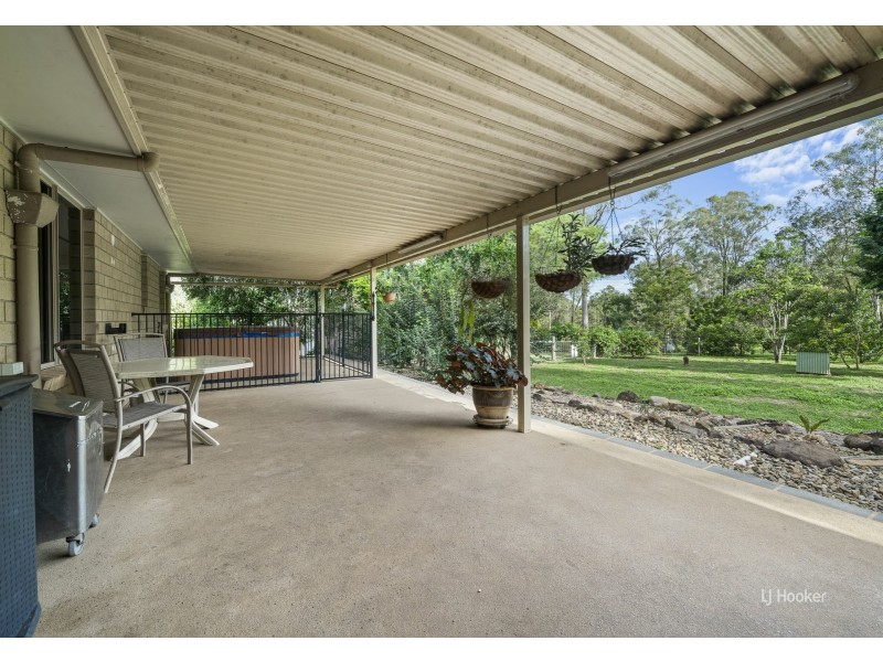 17 Windsor Drive, Mount Hallen QLD 4312