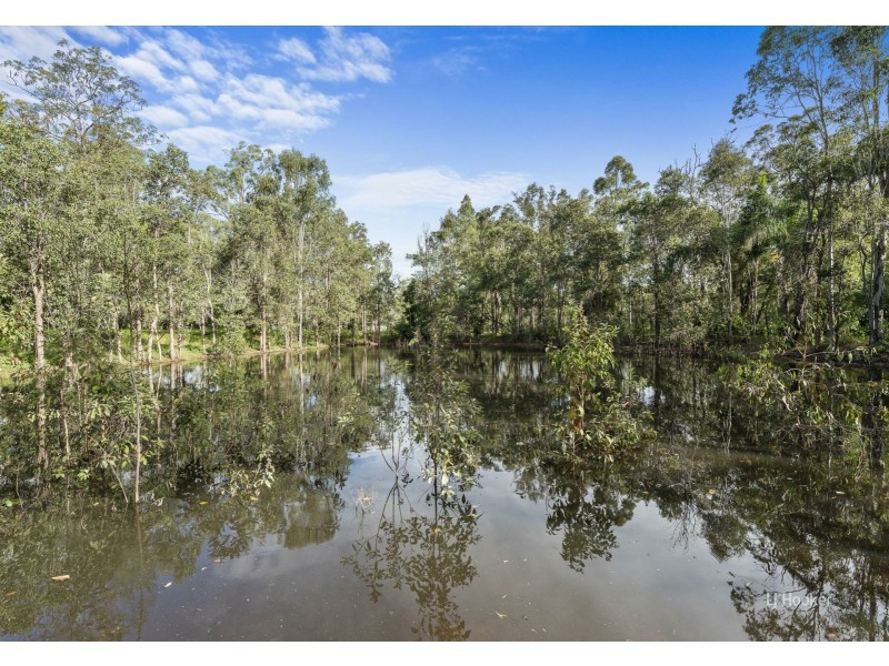 17 Windsor Drive, Mount Hallen QLD 4312