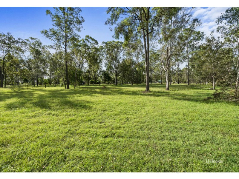 17 Windsor Drive, Mount Hallen QLD 4312