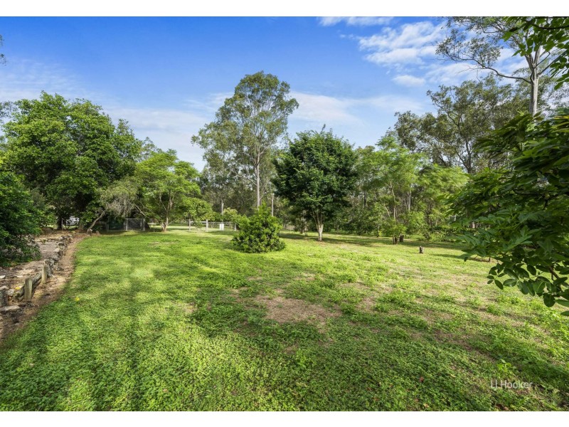 17 Windsor Drive, Mount Hallen QLD 4312