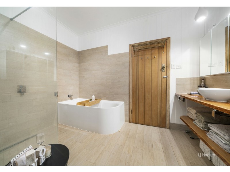 415 Willaura Drive, Mount Hallen QLD 4312