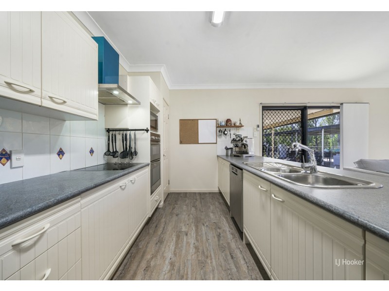 29 Pine Crescent, Esk QLD 4312