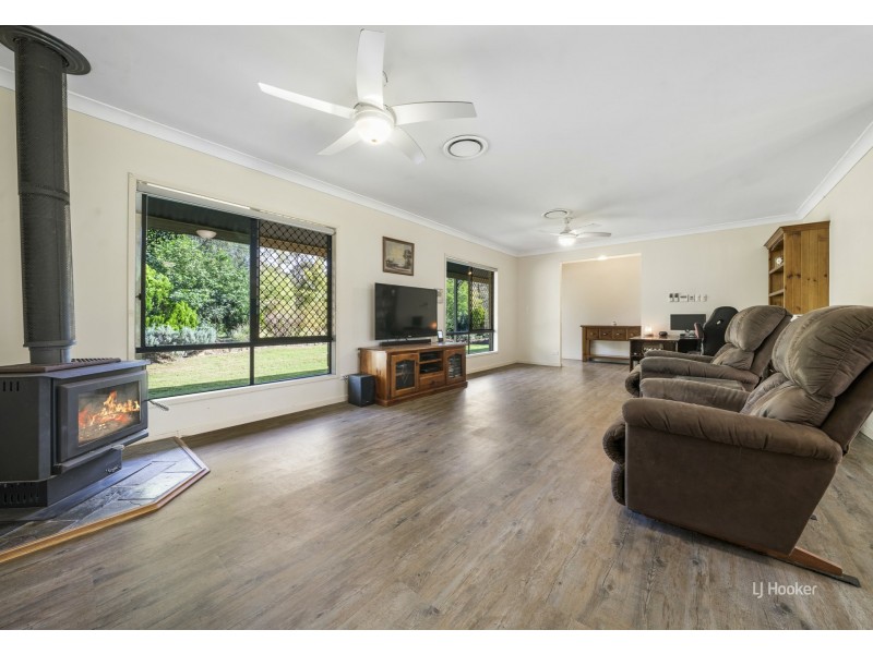 29 Pine Crescent, Esk QLD 4312