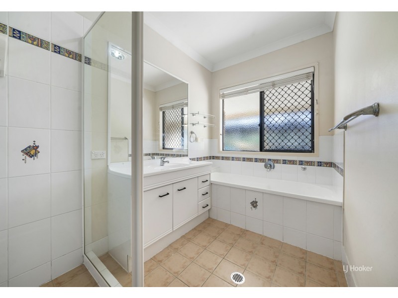 29 Pine Crescent, Esk QLD 4312