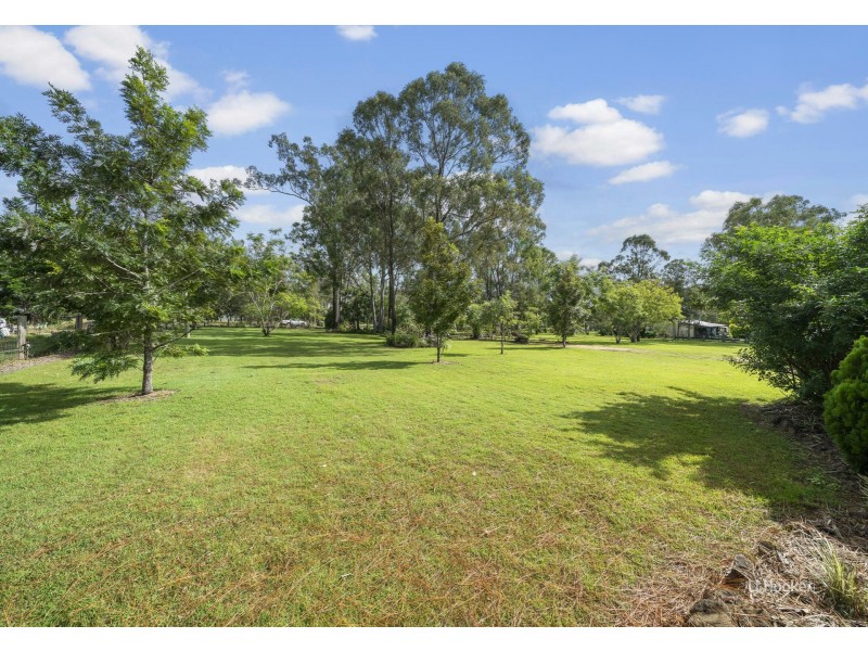 29 Pine Crescent, Esk QLD 4312
