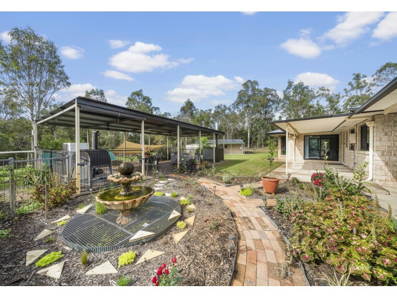 29 Pine Crescent, Esk QLD 4312
