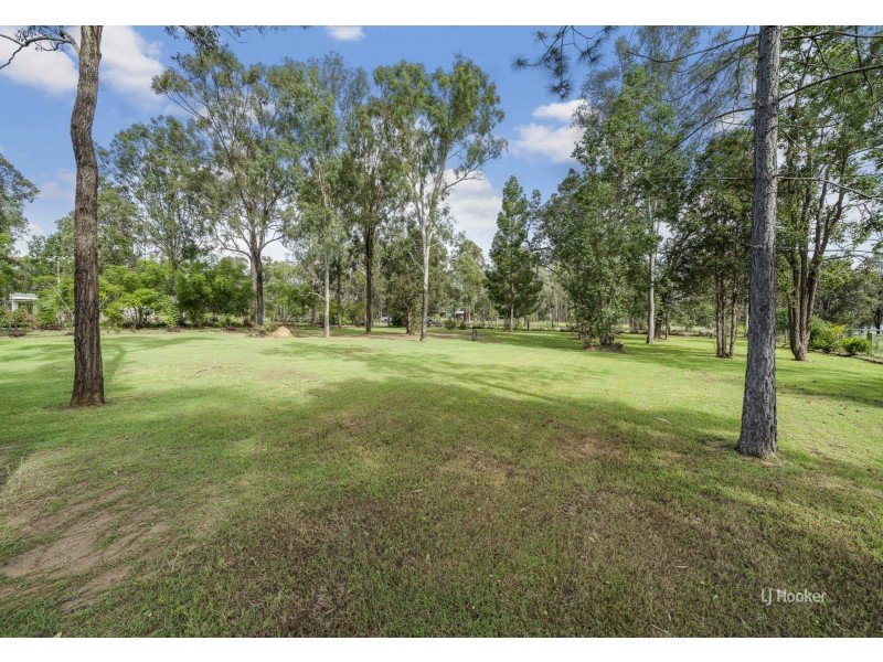 29 Pine Crescent, Esk QLD 4312