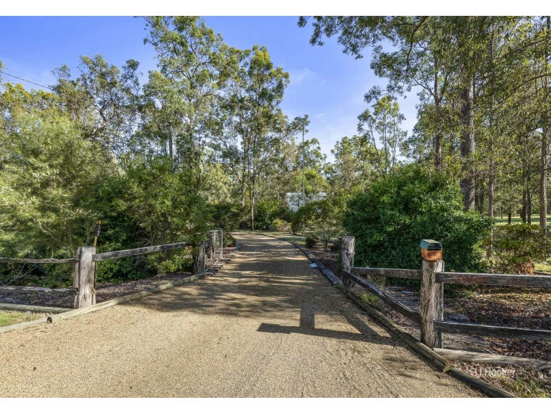 13 Duke Court, Mount Hallen QLD 4312