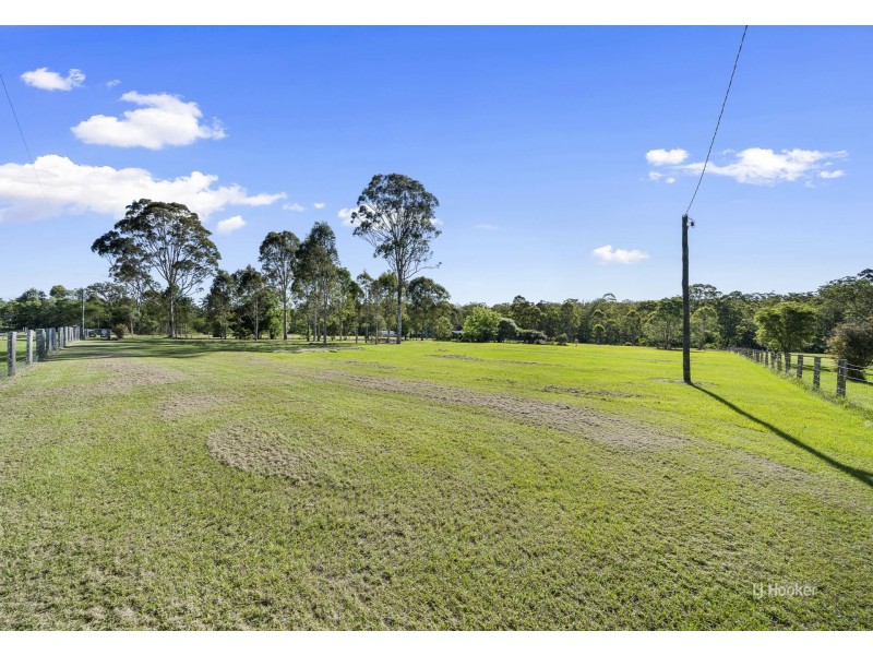 125 Martin Crescent, Benarkin North QLD 4306
